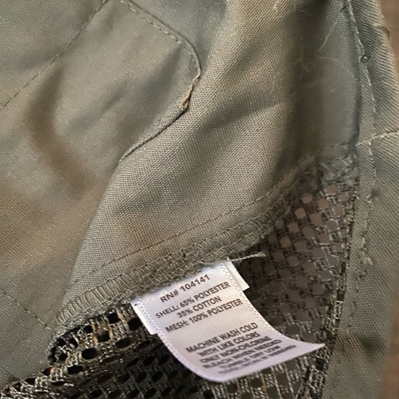 Field and Stream multi pocket full zip fishing vest - Picture 9 of 10